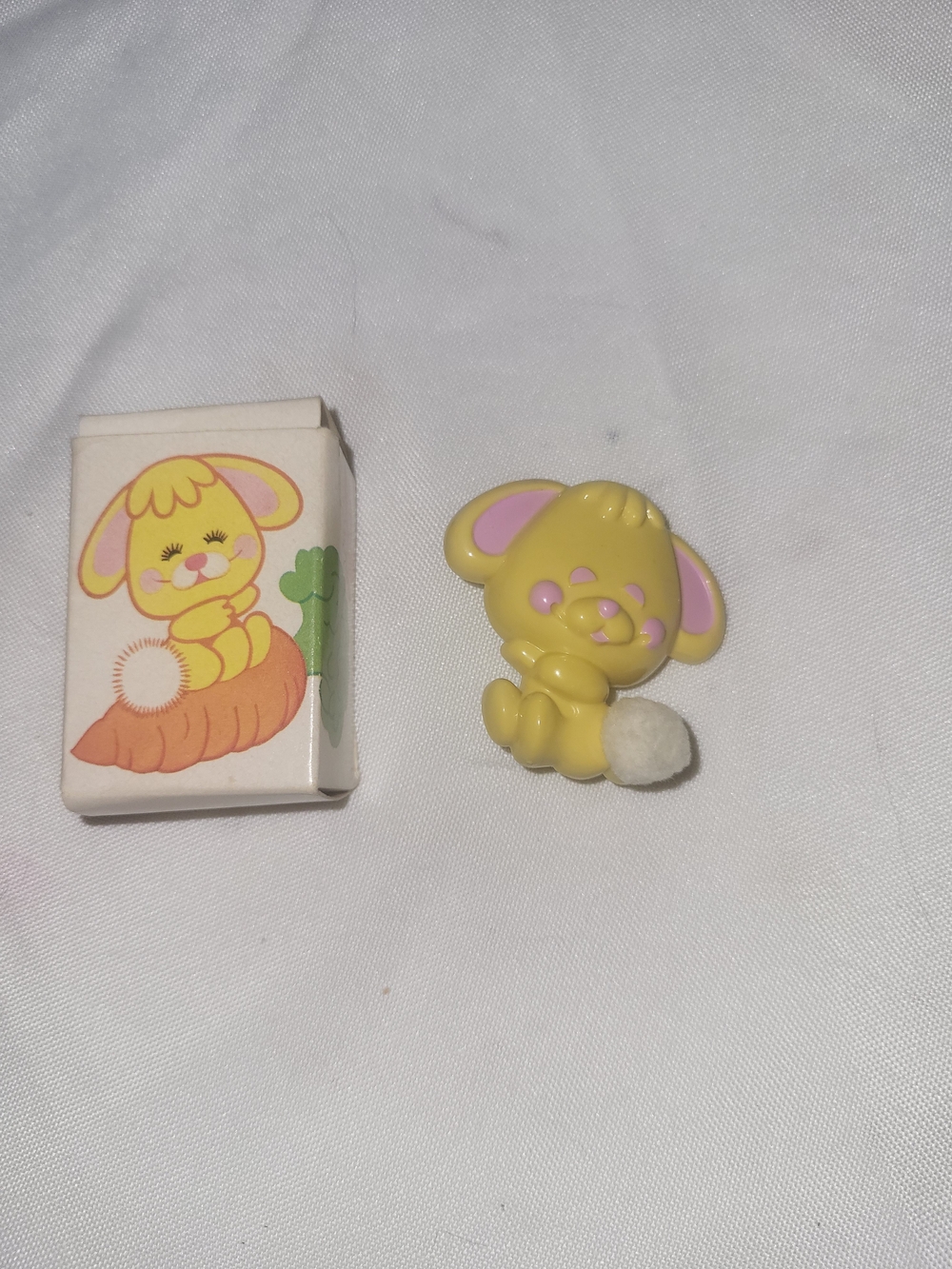 Avon Yellow Bunny Pin Pink Cotton Ball Tail Full Perfume Glace Box Cottontail